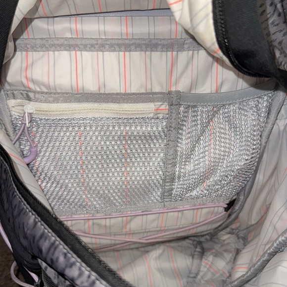 LULULEMON RUN ALL DAY BACKPACK - Picture 6 of 6